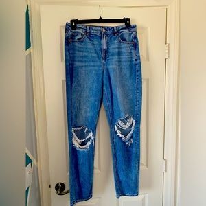 American Eagle AE Strigid Ripped Mom Jean 10L